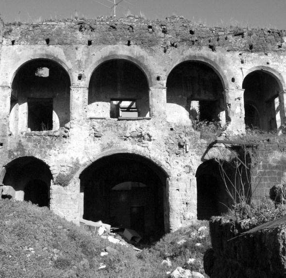 Aversa (CE), edificio in vico S.