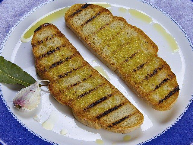 Il Pane Toscano se consumato nelle giuste quantità non solo non fa ingrassare ma aiuta ad alimentarsi in modo sano ed equilibrato Un etto di buon