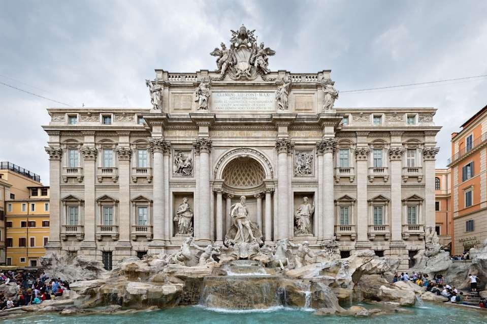 La fontana di Trevi iniziata da Nicola Salvi