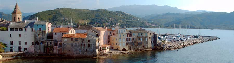 Vacanze in barca a vela Corsica La Corsica, gioiello del Mediterraneo, è un isola ideale da visitare in barca a vela.