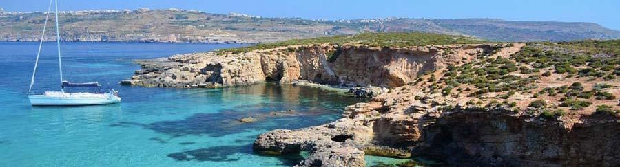Vacanze in barca a vela Malta, Gozo e Comino Salpa con noi alla volta delle isole di Malta, Gozo e Comino, terre ricche di storia, cultura e tanto sole che si rispecchia sulle loro acque cristalline.