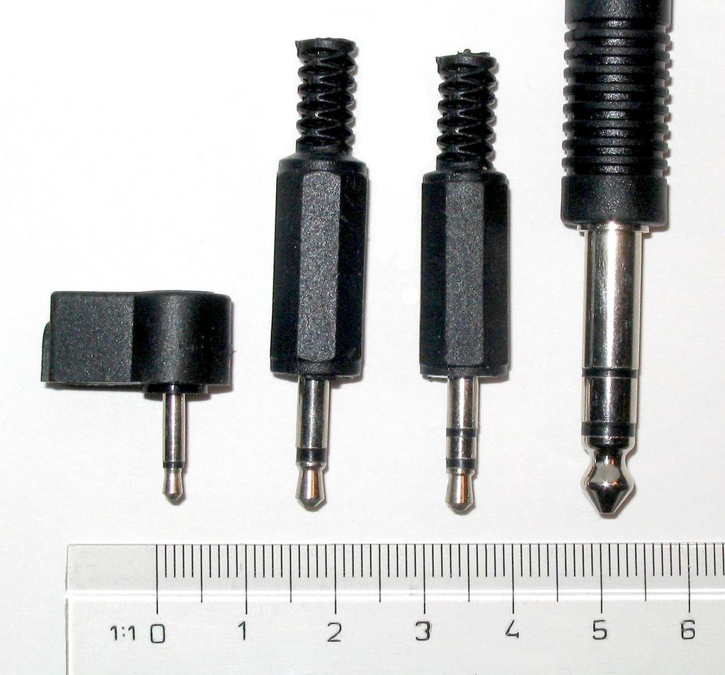 Cablaggio: tipologie principali di connettori audio Cavi jack: un connettore TRS, connettore Jack o spinotto Jack, è un connettore utilizzato spesso nel campo dell'audio e in particolar modo per i