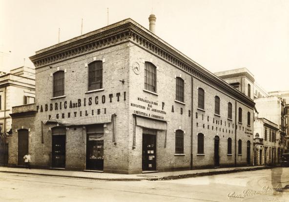 LA STORIA L Azienda nasce dall intuizione di Pietro Gentilini, che alla fine dell ottocento, nel suo negozio decide di sfornare biscotti caldi per tutta Roma.