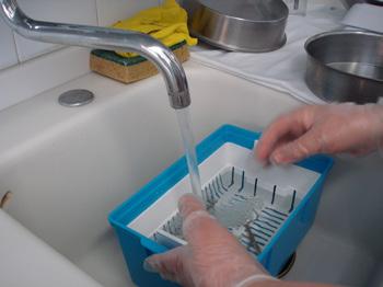 La preparazione del materiale alla sterilizzazione Allegato 5 Allegato 5 LA PREPARAZIONE DEL MATERIALE ALLA STERILIZZAZIONE IMPORTANTE Durante tutte le operazioni che caratterizzano la preparazione