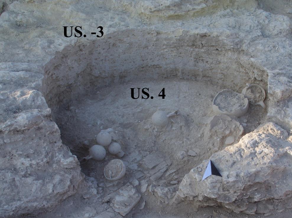 CERAMICA da NECROPOLI I materiali recuperabili all interno della struttura tombale sono spesso integri