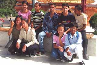 Una volta convertiti, i Nepalesi possono insegnare agli altri, e questi giovani non hanno avuto paura di parlare riguardo alla loro fede.