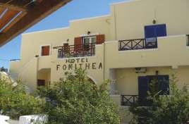 SANTORINI, Kamari Hotel Fomithea ** I Fomithea Studios si trovano a pochi passi dalla spiaggia di Kamari, sono piccoli monolocali semplici e funzionali adatti una clientela semplice ed