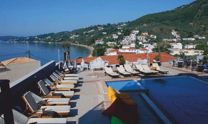Skiathos, Megali Ammos Aria Hotel *** L hotel Aria gode di un ottima posizione a pochi passi dalla spiaggia di Megali Ammos e