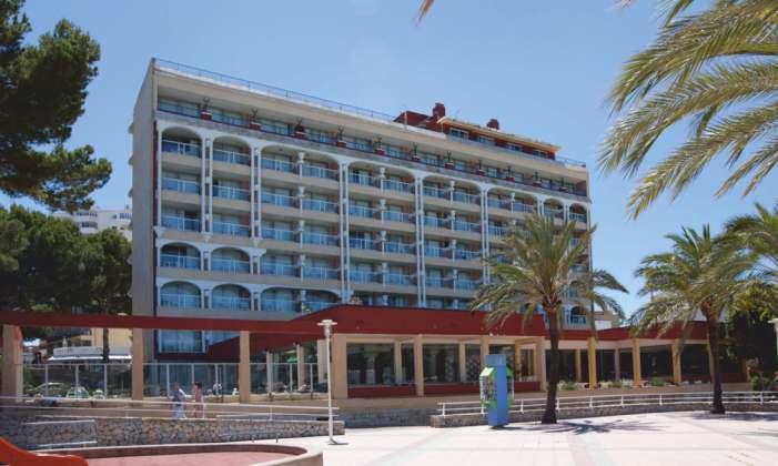 MAIORCA, Palmanova Hotel Seramar Comodoro Playa **** Si tratta di una struttura moderna che si trova a ridosso della larga spiaggia di Palmanova e dalle sue acque cristalline dove è possibile