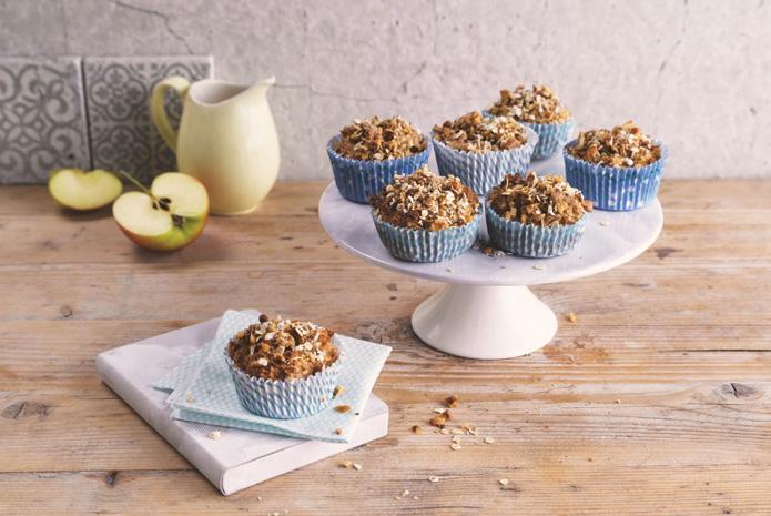 MUFFIN D AVENA ALLA MELA PER PRIMA COLAZIONE 150 ml di Bevanda alla Mandorla Alpro Original 1 mela 125 gr di salsa di mele 2 uova 250 gr di fiocchi d avena 70 gr di noci tritate 2 cucchiaini di