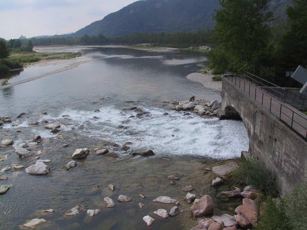 18 Gennaio 2007 Pagina 11 di 13 Foto 3 Fiume Piave - C ; rilascio della derivazione di Fener in regime di magra (ago.