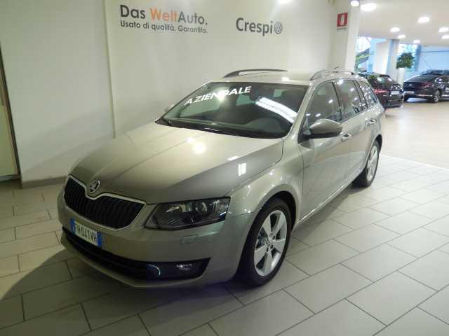 Skoda Octavia 2.0 TDI DSG Wagon style Octavia 3ª serie Immatricolazione: 3/ 2017 KM: 0 Colore: beige capuccino metallizzato Carrozzeria: Station Wagon Cilindrata: 1968 Prezzo: 22.