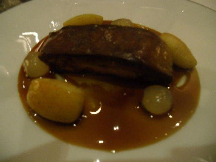 Taillevent, il foie gras alle mele e uva spina Anche il foie gras non può mancare in un menu classico che si rispetti.