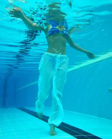 fitness, sia in acqua media che in acqua profonda. E provvisto di comodo elastico e laccio di regolazione, sia sul punto vita che sulle caviglie.