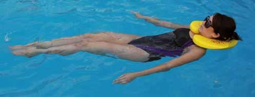 Nuoto: incrociando l anello è possibile applicarlo alle caviglie per limitare l uso della gambata. Aquafitness: impugnato in diversi modi esercita un apprezzabile resistenza.