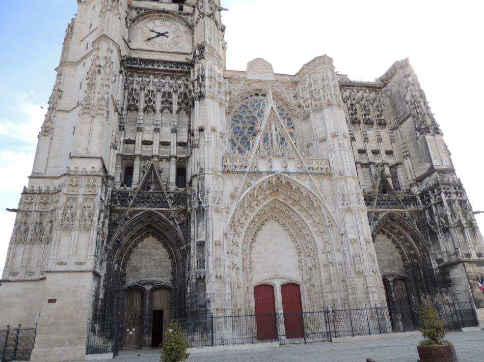 Cattedrale di Troyes Un altra Chiesa importante è la Collegiata di Sant Urbano, fondata da Papa Urbano IV che abbiamo trovata chiusa.