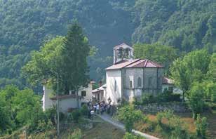 Britof med svečanostjo ob 500-letnici cerkve sv. Kancijana (Mojca Ravnik, 29. 5. 2005, arhiv Inštituta za slovensko narodopisje ZRC SAZU).