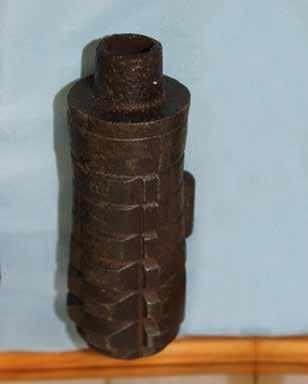 BALDARI ROČNA BOMBA. Redka, zelo iskana litoželezna bomba, ki jo je zbiralec našel v Logu (med Avčami in Mostom na Soči), velja za najvrednejši predmet v zbirki.