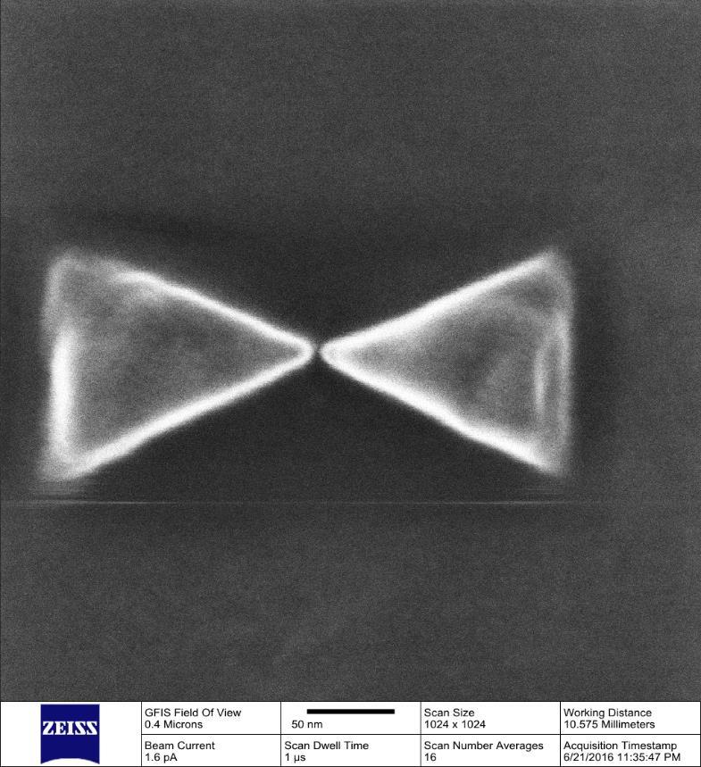 plasmoniche a diversa lunghezza d onda. Le nanogap raggiunte sono state dell ordine di qualche nm (inferiore ai 5nm) come evidenziato nelle Figure 3 e 4.