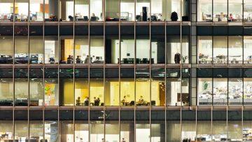 Come progettare un ufficio: gli spazi di lavoro L organizzazione funzionale di un edificio per uffici: come progettare efficacemente gli spazi di lavoro?