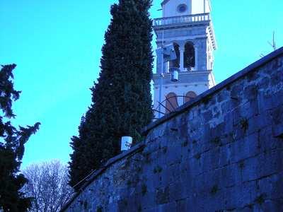 climatizzatori!); sito ventoso essendo la collinetta del castello di Udine.