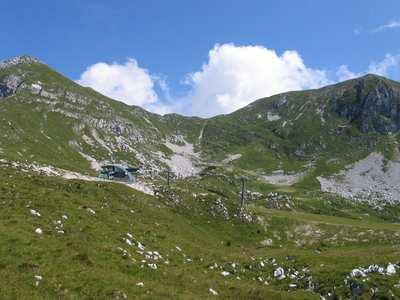 nome / località VAL DEI SASS tipo stazione: CAE quota (m s.l.m.): 1808 giacitura: versante S coord E (GAUSS): 2325824 coord N (GAUSS): 5109174 staz.