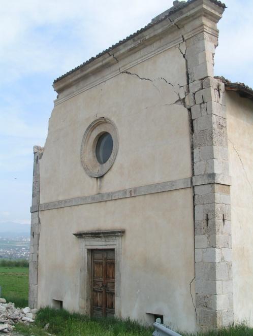 Chiesa lungo la strada Civita