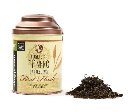 Foglie intere di tè nero Darjeeling - Bio First Flush Codice: 883 Peso: 50 g (IVA 10% inclusa) 9,50 Confezione: 6 pz % ingredienti del commercio equo: 100% IL PRIMO RACCOLTO DAL SAPORE INCONFONDIBILE