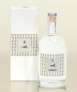 This grappa has an attractive personality, it matches the elegant structure with the rich taste. Elegant, fresh and light, with a sweet hint that it memories the delicate perfume of acacia flowers.