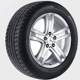 Classe CLS (Serie 218) Cerchio in lega a 5 doppie razze con Pirelli W 240 Sottozero Serie II MO, 255/40 R18 99V Q 440 1317 1233E 703,59 * (IVA inclusa) Classe M e R (Serie 164 e 251) Cerchio in lega