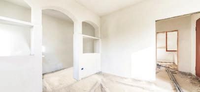 Favaro Veneto In zona centrale, appartamento parzialmente ristrutturato, composto da: ingresso, soggiorno con angolo cottura con terrazzino, una camera