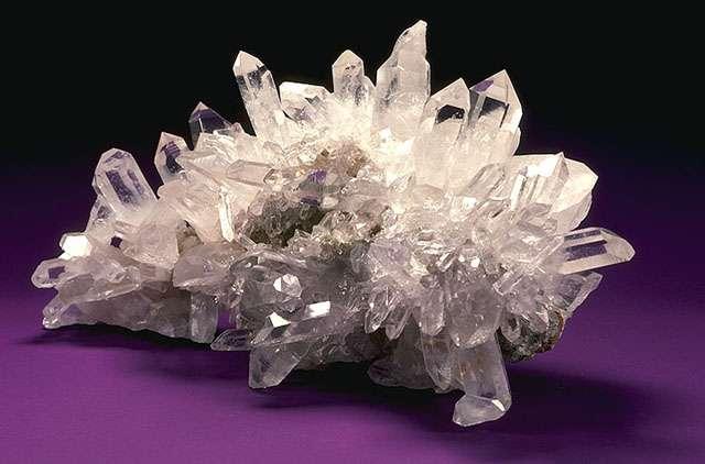 E il minerale più abbondante nella crosta terrestre (circa il 12% del suo volume).