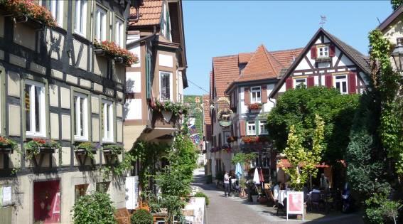 La sera vi aspetterà un guardiano notturno nell uniforme tradizionale per farvi vedere la città (facoltativo, da prenotare a bordo). 3 giorno: Eberbach Heidelberg (viaggio in bici ca.