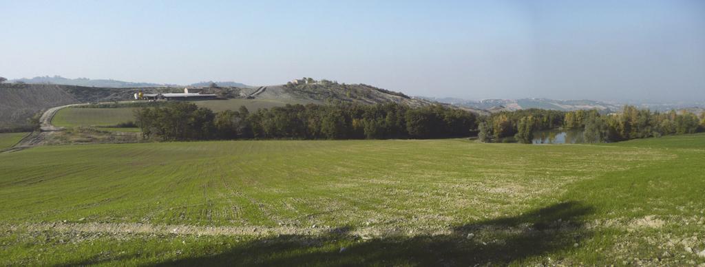 della dorsale che separa la valle del torrente Tiepido da quella del torrente Traino (comune di Castelvetro).