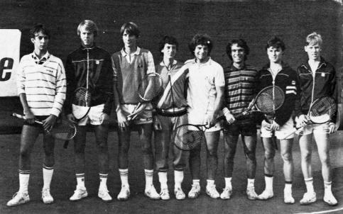 1972-2005 157 Nell autunno del 1982, in concomitanza con il Master Wct al Palasport «Mario Argento» di Fuorigrotta, si disputa a Napoli un torneo internazionale under 18 ad inviti.