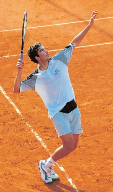 Davide Sanguinetti al servizio, durante il Torneo di Napoli, vinto nel 1998.