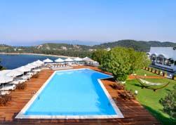 EXTRACATALOGO Skiathos Palace Resort SKIATHOS Koukounaries Posizione: nella baia di Koukounaries. A 2 passi dall hotel fermata del bus pubblico, per raggiungere Skyathos città a ca 10 km.