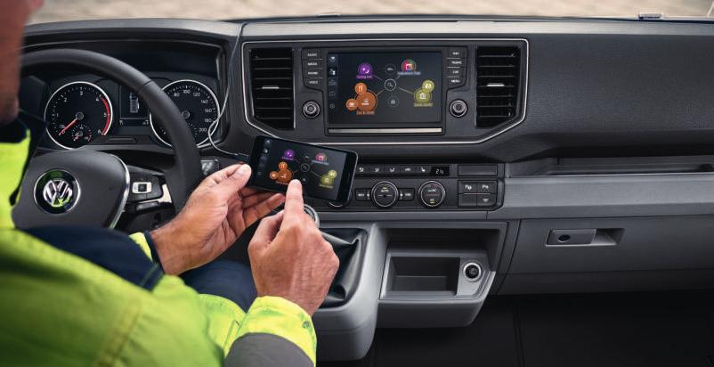 Perfettamente connesso con i servizi online mobili Car-Net. Il futuro della mobilità è già arrivato a richiesta anche sul tuo veicolo commerciale Volkswagen.