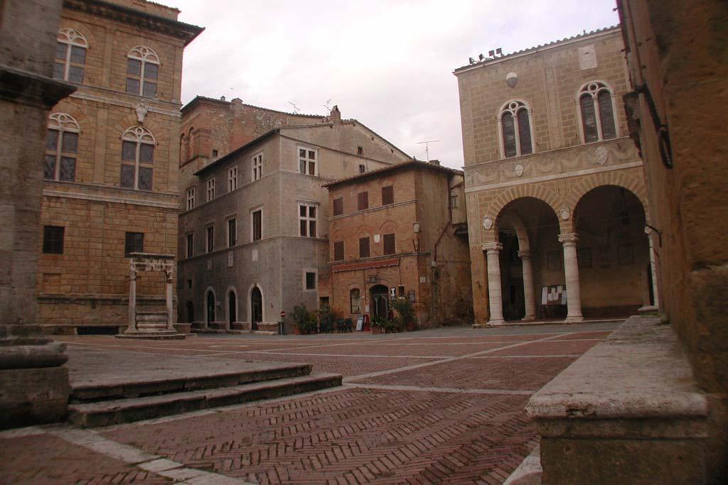 Rossellino, Cattedrale, Piazza
