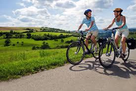 Auto? No! Bicicletta! Per spostarsi in città molto spesso conviene avere un mezzo alternativo e quello migliore anche più salutare è sicuramente la bicicletta.