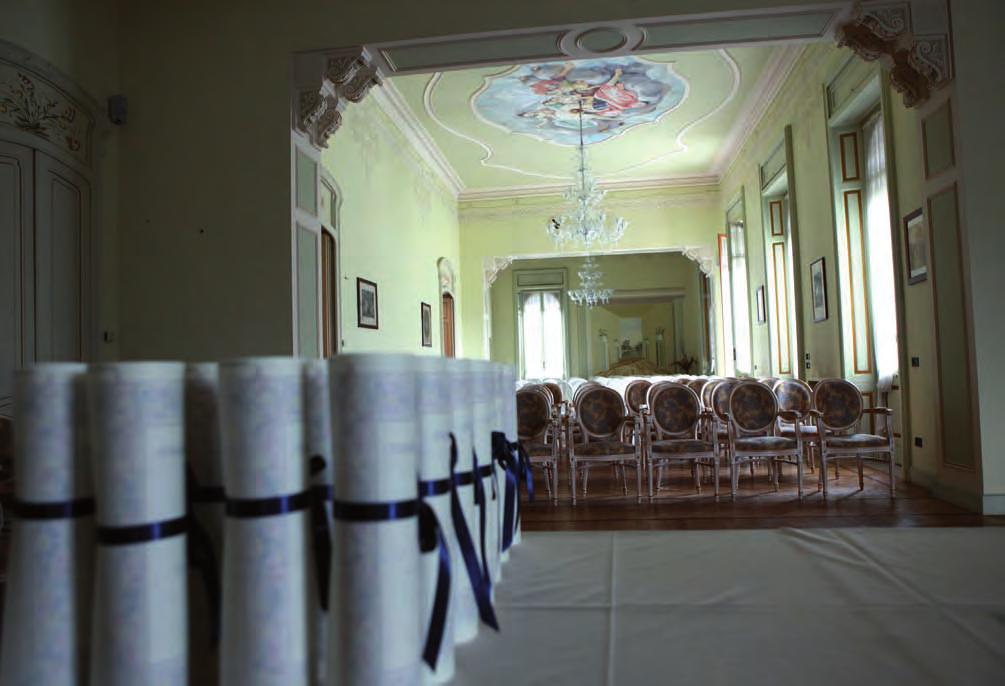 PREMIAZIONE DELLA FEDELTÀ ALLA PROFESSIONE Il giorno 18 settembre 2009 a Villa Rizzoli di Canzo, si è tenuta la Cena di Gala del nostro Collegio in occasione della quale sono stati premiati 21