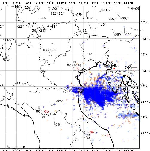 L intensità dei fenomeni temporaleschi, oltre che dai dati radar, è attestata dai dati di fulminazione, relativi agli stessi intervalli di tempo.