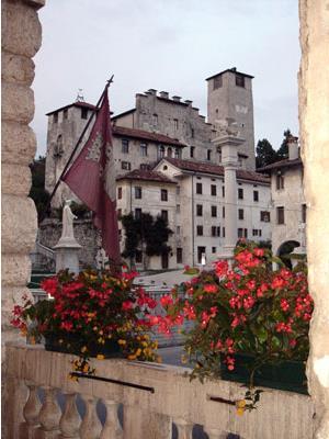 Momenti indimenticabili Pedalare lungo la ciclabile delle Dolomiti La vista verso le Tre Cime di Lavaredo Cortina d Ampezzo, la perla delle Dolomiti Pieve di Cadore, città natale di Tiziano Belluno