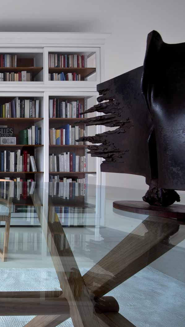 La Biblioteca è personalizzabile in diverse finiture a partire dal legno naturale, anticato, tintato o verniciato secondo la cartella colori Morelato.