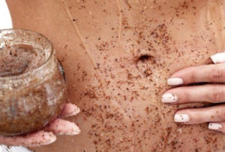 Scrub naturale Si può realizzare uno scrub naturale per il corpo, che aiuterà la rimozione delle cellule morte, mescolando