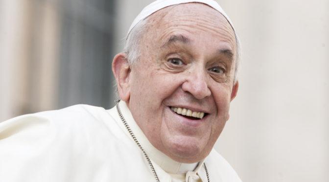 Il Papa: Chi si allontana da Dio perde il sorriso Una delle prime cose che accadono alle persone che si staccano da Dio è perdere il sorriso. L Udienza Generale sulla speranza.