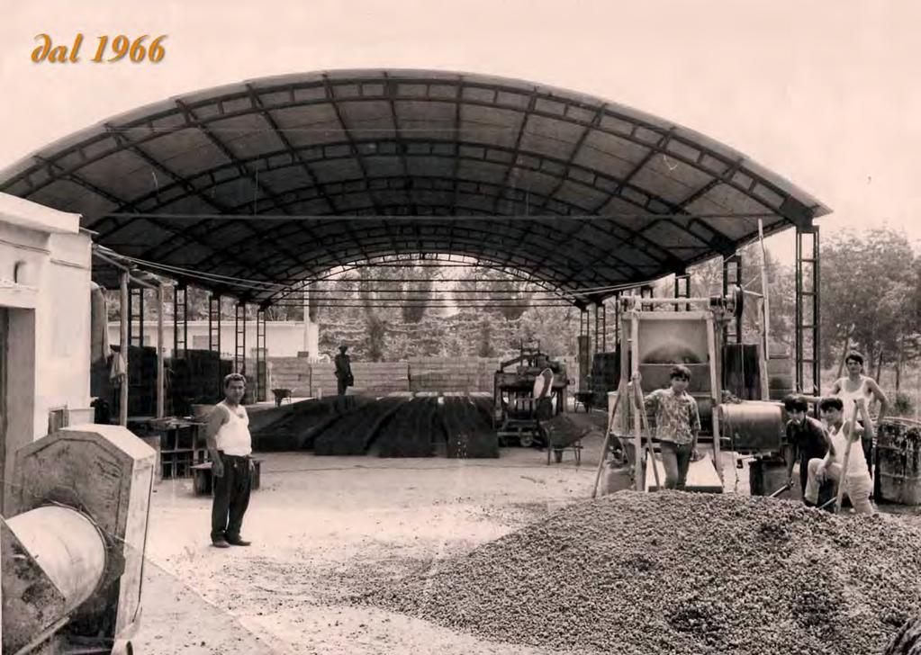 La storia Nel 1966, un gruppo di amici fondarono a Caivano la ITALBLOK Sas. Essa si estendeva su una superficie di 1.000 mq di cui 500 coperti.