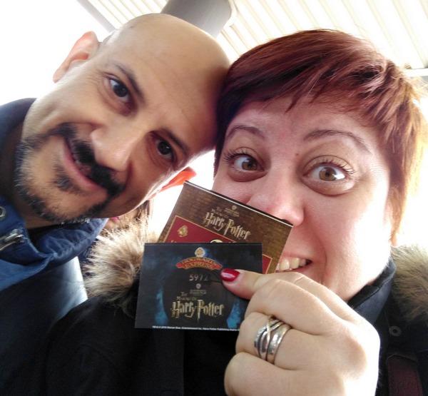 Durante la fila per iniziare il tour, sbircia, fotografa e resta incantato davanti al sottoscala di Privet Drive 4: da qua inizia il magico mondo degli studios di Harry Potter a Londra!
