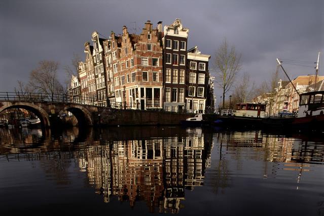 Terminiamo con un luogo insolito nel centro di Amsterdam: giardino delle beghine, una vera oasi di pace.