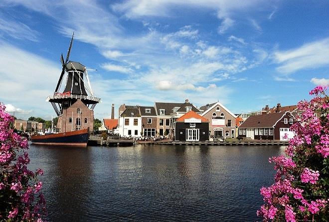 4 Giorno 06/05/2018 : HAARLEM-KEUKENHOF-TORINO Prima colazione in hotel e partenza per Haarlem, una delle città più antiche di tutta l Olanda e capoluogo della Provincia del Noord-Hollanda,